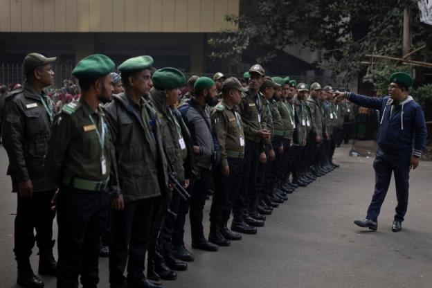 An officer briefs security perso<em></em>nnel before they head to polling stations in Dhaka, Bangladesh.