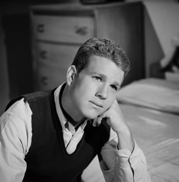 Unspecified - 1964: Ryan O'Neal appearing in the ABC tv series 'Peyton Place', episode #21. (Photo by Disney General Entertainment Co<em></em>ntent via Getty Images)