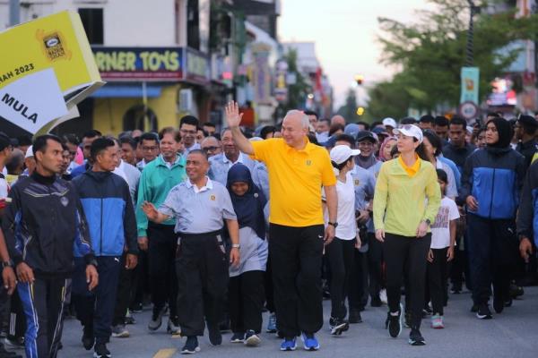 Sultan Nazrin joins thousands in birthday run in Taiping