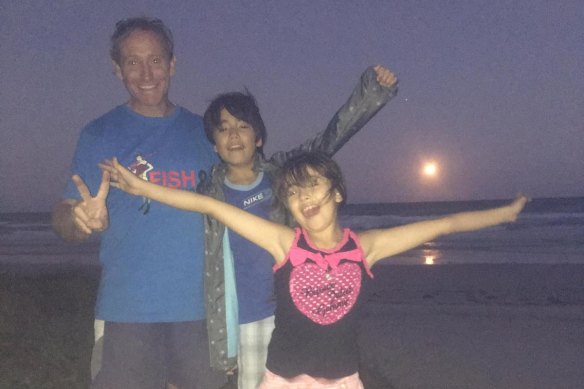Scott Ellis with his children Mera and Telina